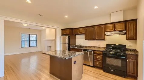 1734 West Estes Avenue Chicago IL 60626