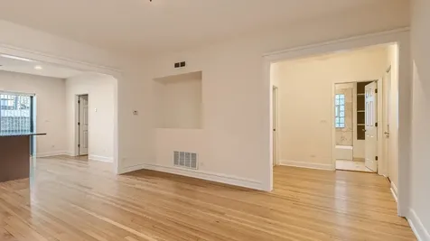 1734 West Estes Avenue Chicago IL 60626