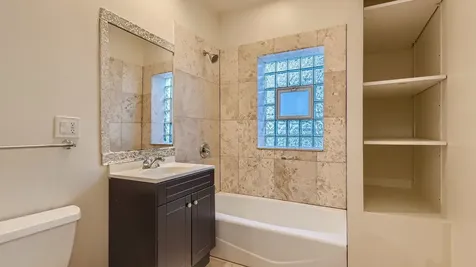 1734 West Estes Avenue Chicago IL 60626