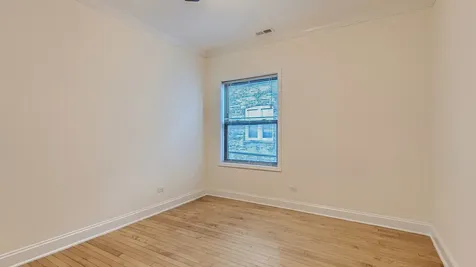 1734 West Estes Avenue Chicago IL 60626