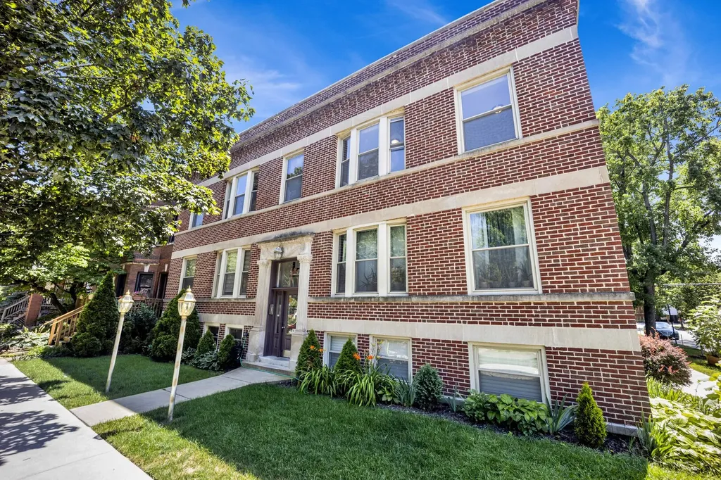 1457 West Thome Avenue Chicago IL 60660
