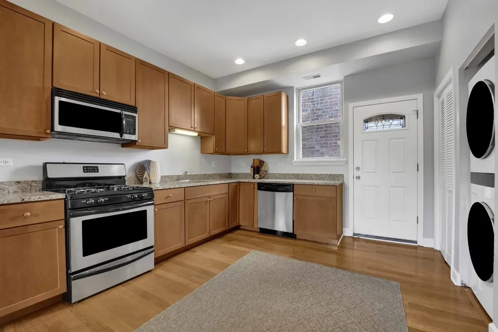 1457 West Thome Avenue Chicago IL 60660