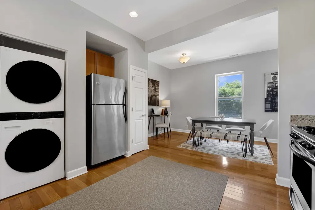 1457 West Thome Avenue Chicago IL 60660