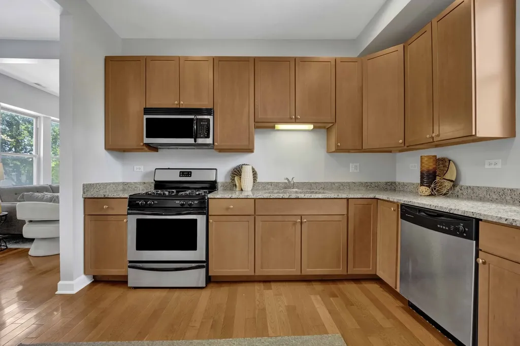 1457 West Thome Avenue Chicago IL 60660