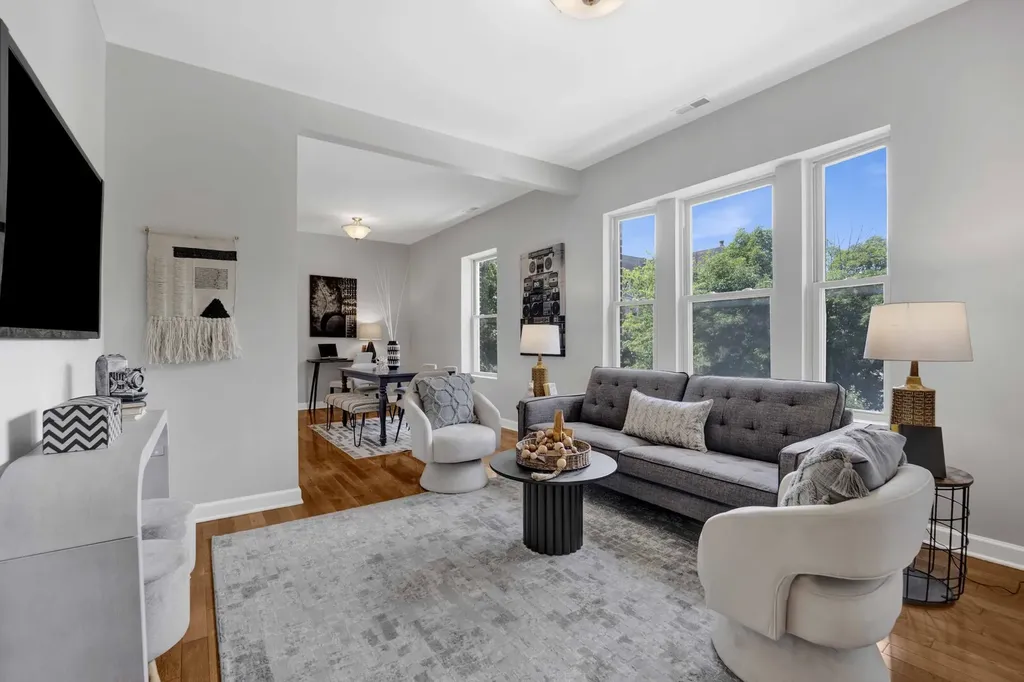 1457 West Thome Avenue Chicago IL 60660