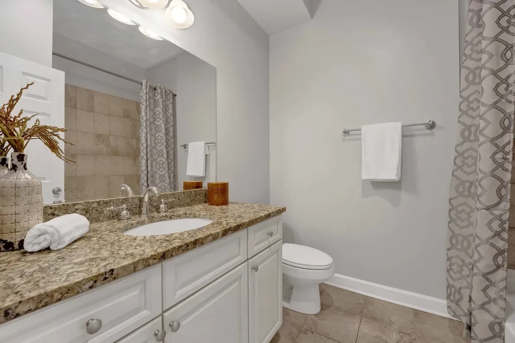 1457 West Thome Avenue Chicago IL 60660