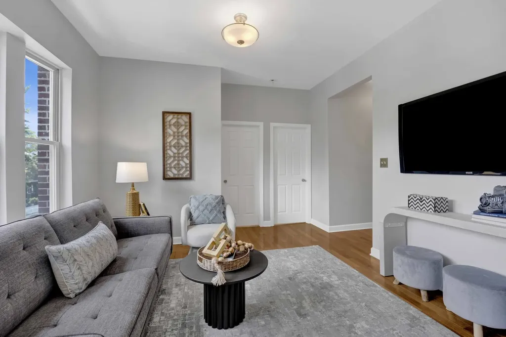 1457 West Thome Avenue Chicago IL 60660