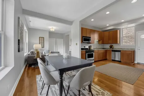 1457 West Thome Avenue Chicago IL 60660