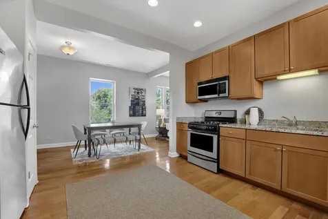 1457 West Thome Avenue Chicago IL 60660