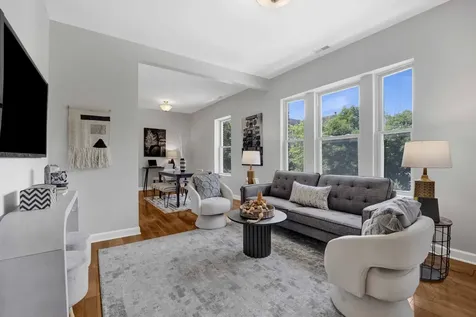 1457 West Thome Avenue Chicago IL 60660