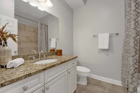 1457 West Thome Avenue Chicago IL 60660
