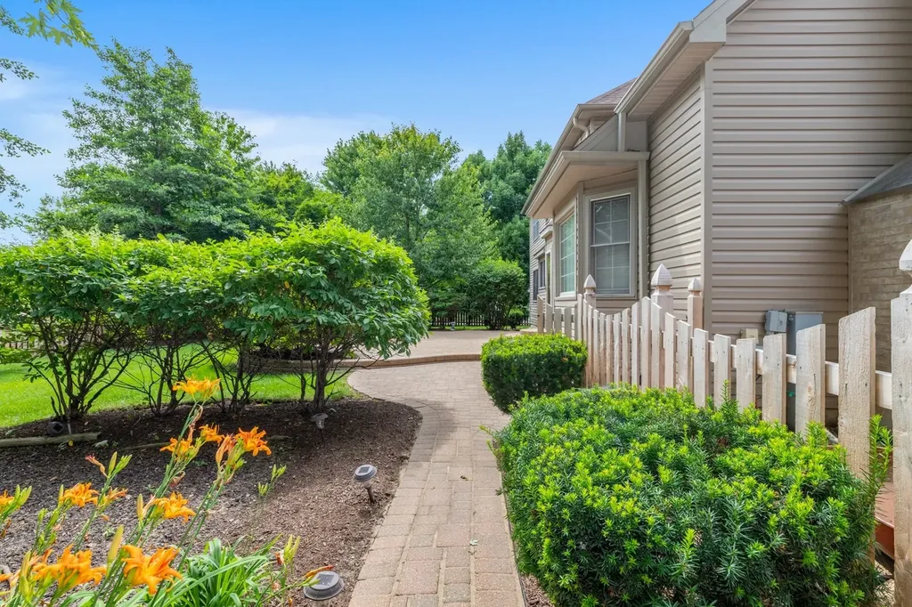 2660 Hoddam Road Naperville IL 60564