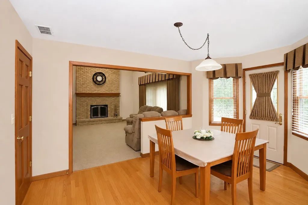 2660 Hoddam Road Naperville IL 60564