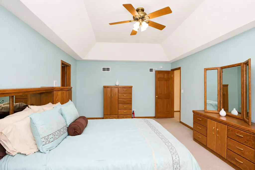 2660 Hoddam Road Naperville IL 60564