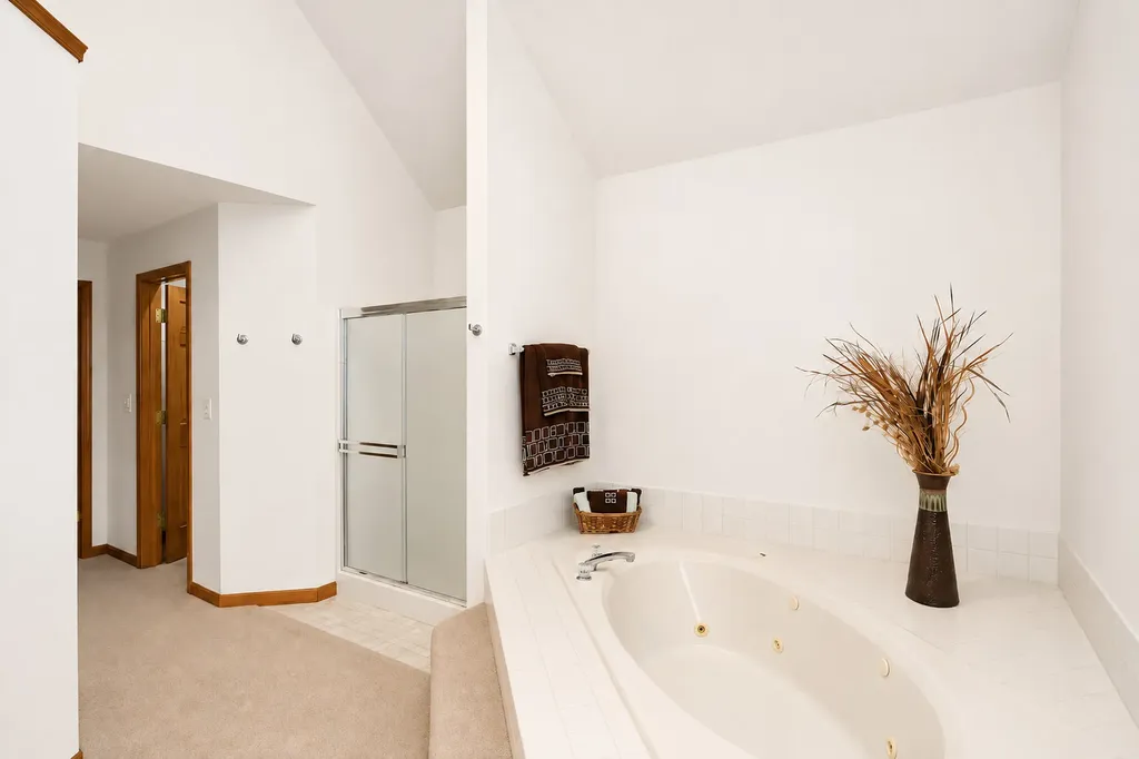 2660 Hoddam Road Naperville IL 60564