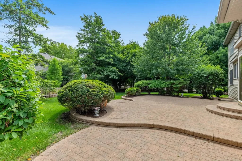 2660 Hoddam Road Naperville IL 60564