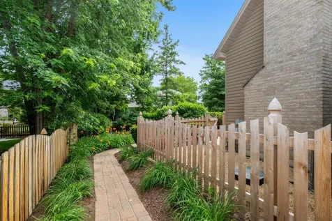 2660 Hoddam Road Naperville IL 60564