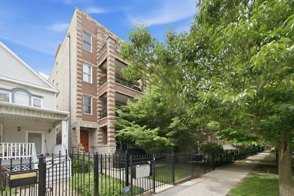5302 North Winthrop Avenue Chicago IL 60640