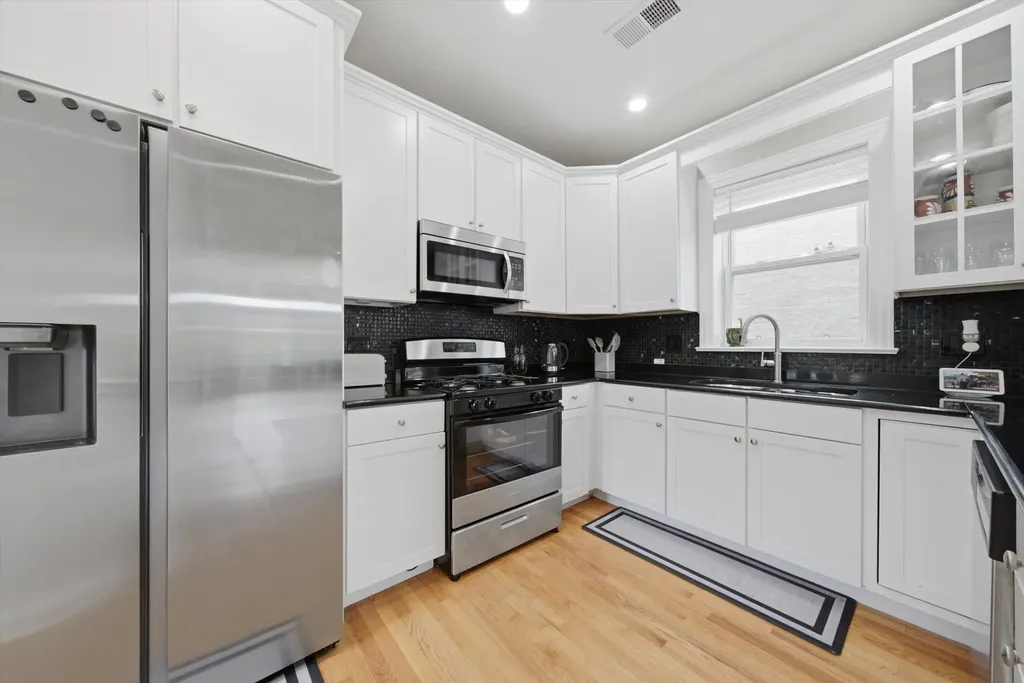 5302 North Winthrop Avenue Chicago IL 60640