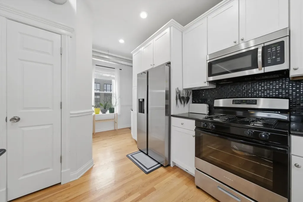 5302 North Winthrop Avenue Chicago IL 60640