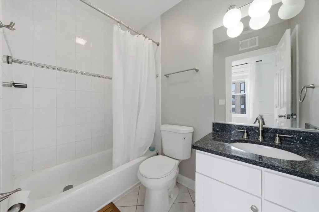 5302 North Winthrop Avenue Chicago IL 60640