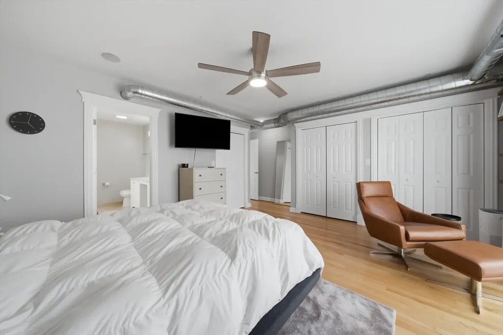 5302 North Winthrop Avenue Chicago IL 60640