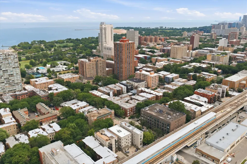 5302 North Winthrop Avenue Chicago IL 60640