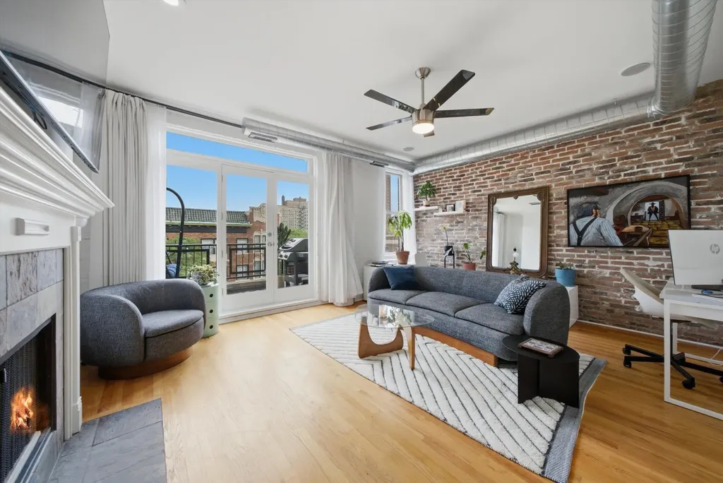 5302 North Winthrop Avenue Chicago IL 60640