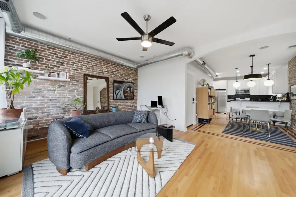 5302 North Winthrop Avenue Chicago IL 60640