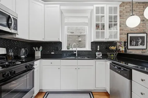 5302 North Winthrop Avenue Chicago IL 60640