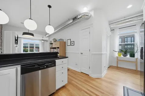 5302 North Winthrop Avenue Chicago IL 60640