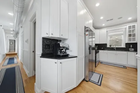 5302 North Winthrop Avenue Chicago IL 60640