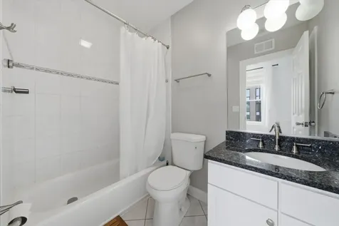 5302 North Winthrop Avenue Chicago IL 60640