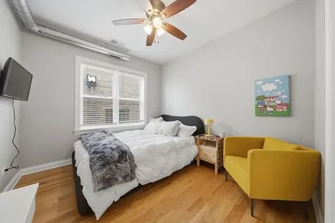 5302 North Winthrop Avenue Chicago IL 60640