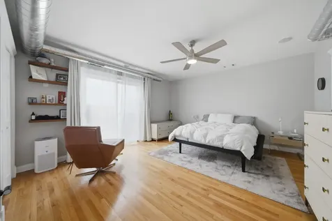 5302 North Winthrop Avenue Chicago IL 60640