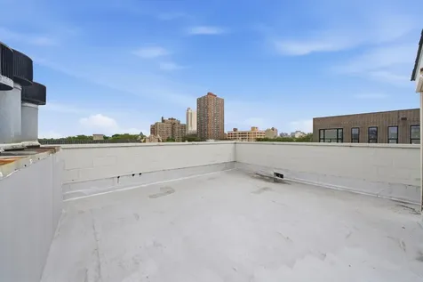 5302 North Winthrop Avenue Chicago IL 60640