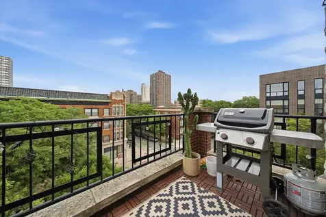 5302 North Winthrop Avenue Chicago IL 60640