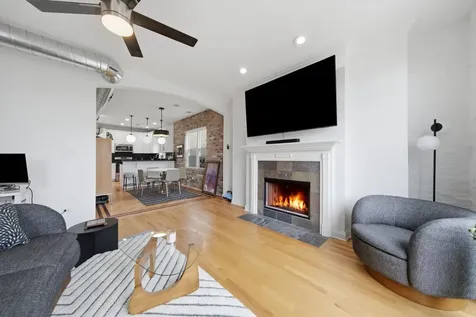 5302 North Winthrop Avenue Chicago IL 60640
