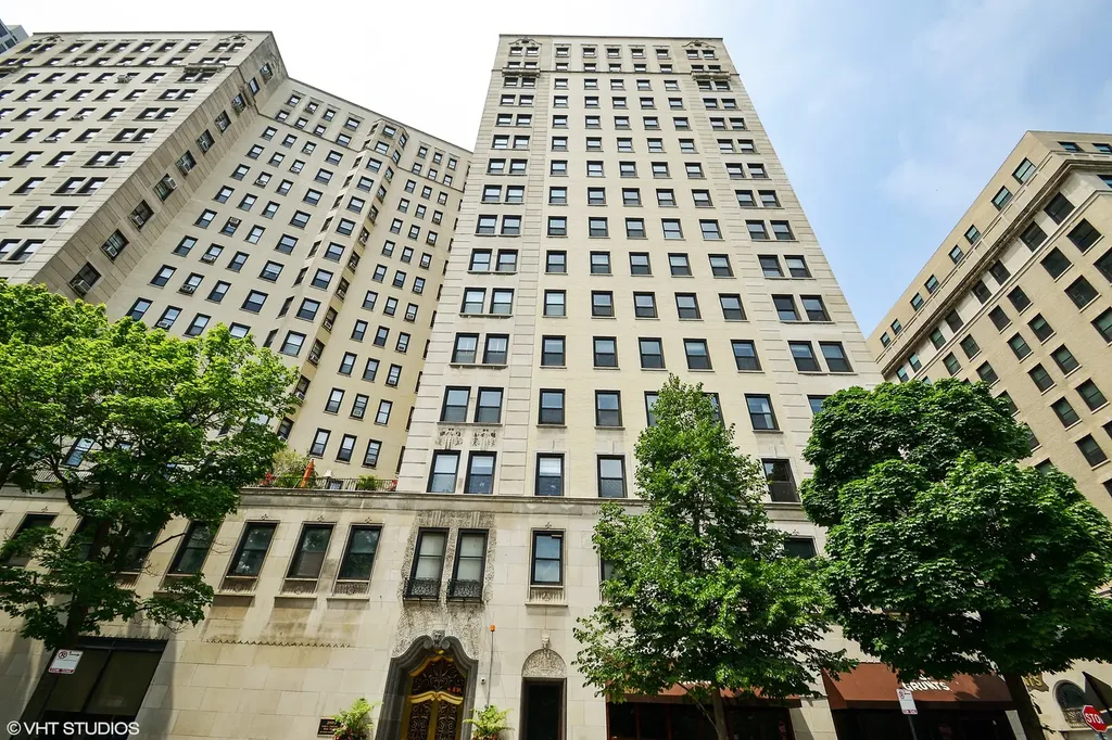 2000 North Lincoln Park West Chicago IL 60614