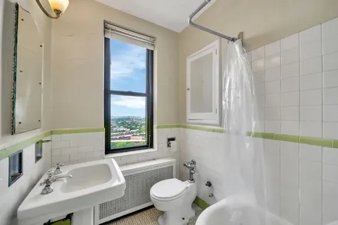 2000 North Lincoln Park West Chicago IL 60614
