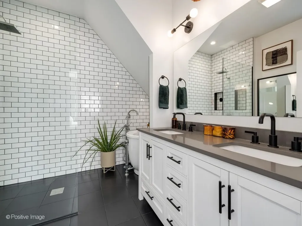1950 North Honore Street Chicago IL 60622