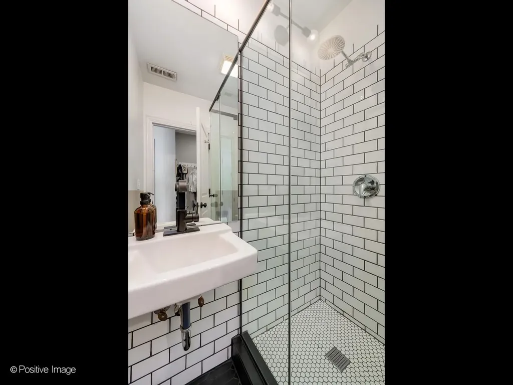 1950 North Honore Street Chicago IL 60622