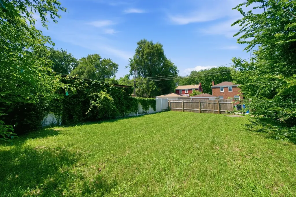 10122 South Luella Avenue Chicago IL 60617