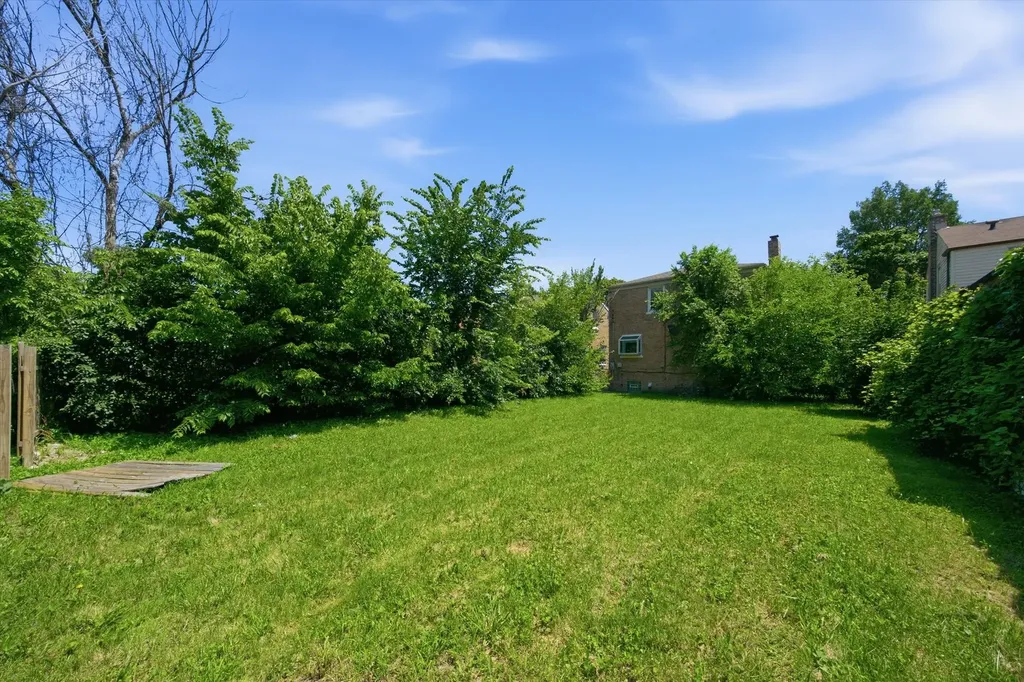 10122 South Luella Avenue Chicago IL 60617