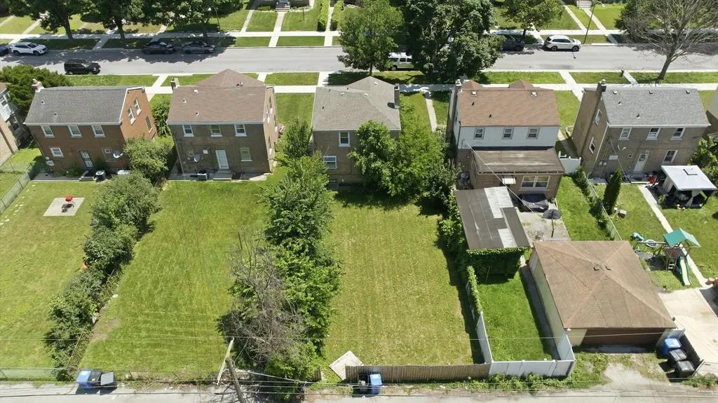 10122 South Luella Avenue Chicago IL 60617