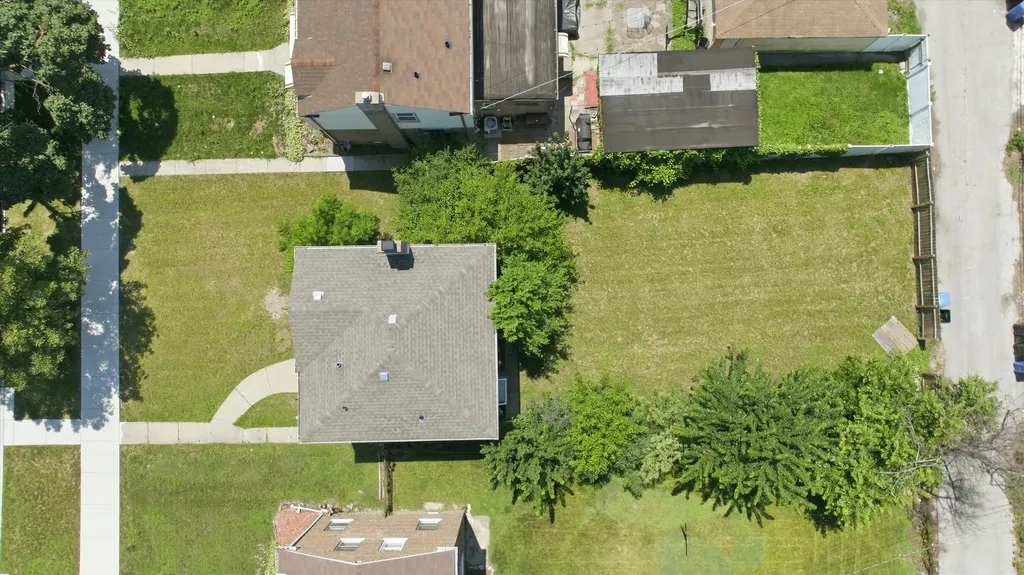 10122 South Luella Avenue Chicago IL 60617