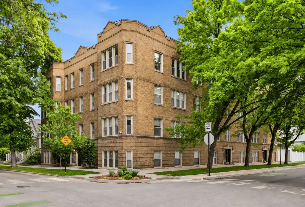 2152 West Ainslie Street Chicago IL 60625