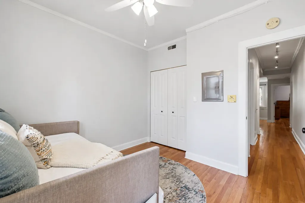 2152 West Ainslie Street Chicago IL 60625