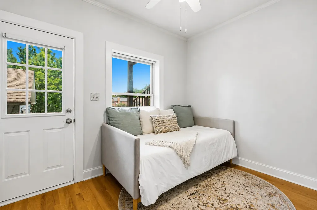 2152 West Ainslie Street Chicago IL 60625