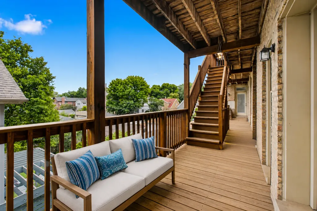 2152 West Ainslie Street Chicago IL 60625